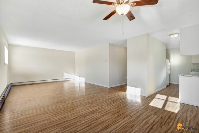 Building Photo - 435 E 10th Ave