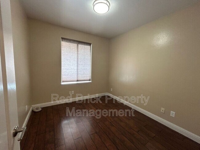 Foto del edificio - 1522 Fieldcrest Ct