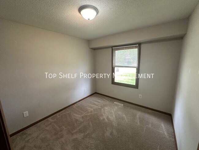 Building Photo - 907 Lincoln Ct SE