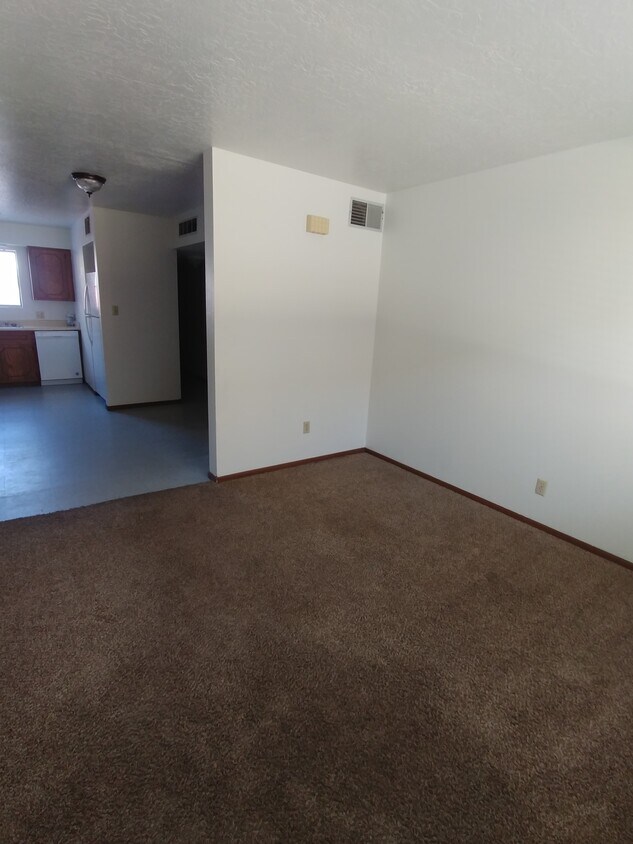 Primary Photo - 826 Vine Ave