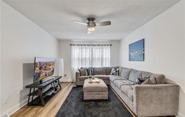 Foto del edificio - 3811 Edgepark Dr