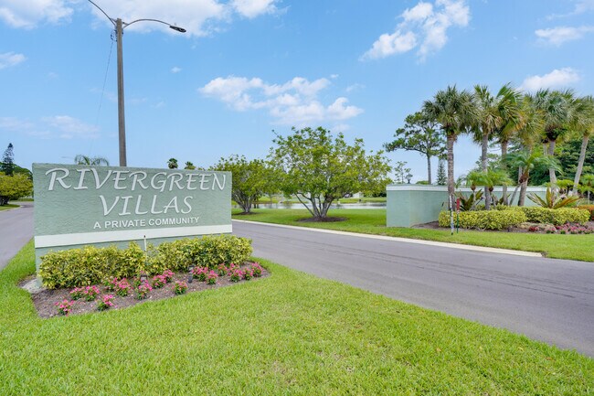 Building Photo - 1722 SE Balmoral Ct