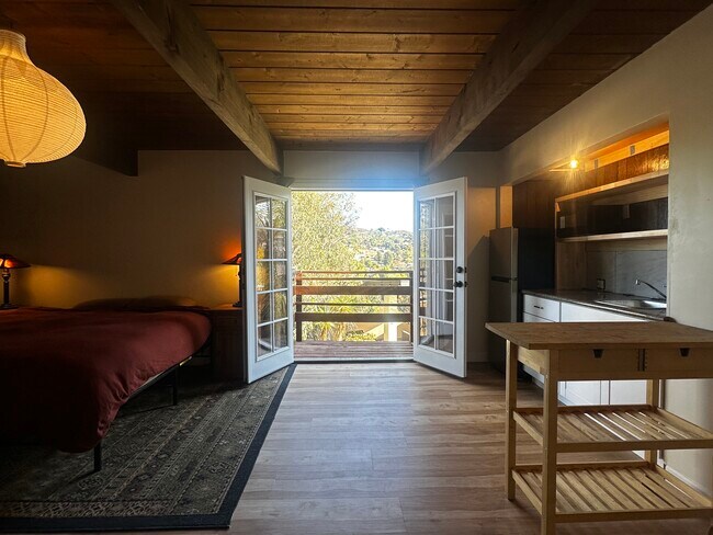 Foto del edificio - 9349 Riverview Ave