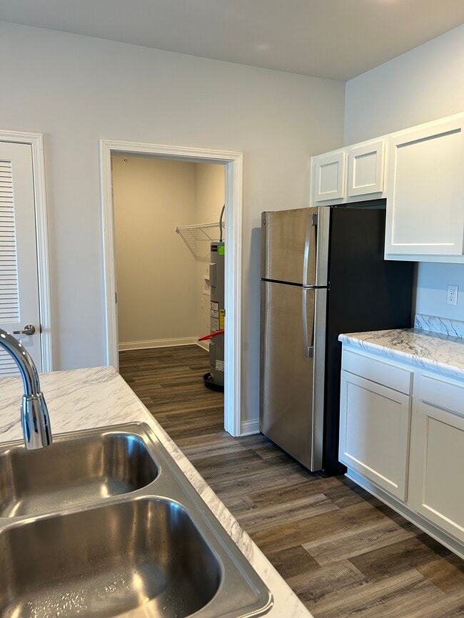 Foto del edificio - 530 Regency Cir