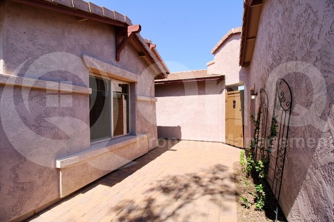 Building Photo - 8522 W Quail Track Dr