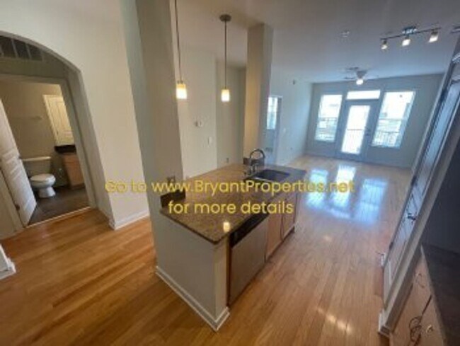 Building Photo - Bristol-West End