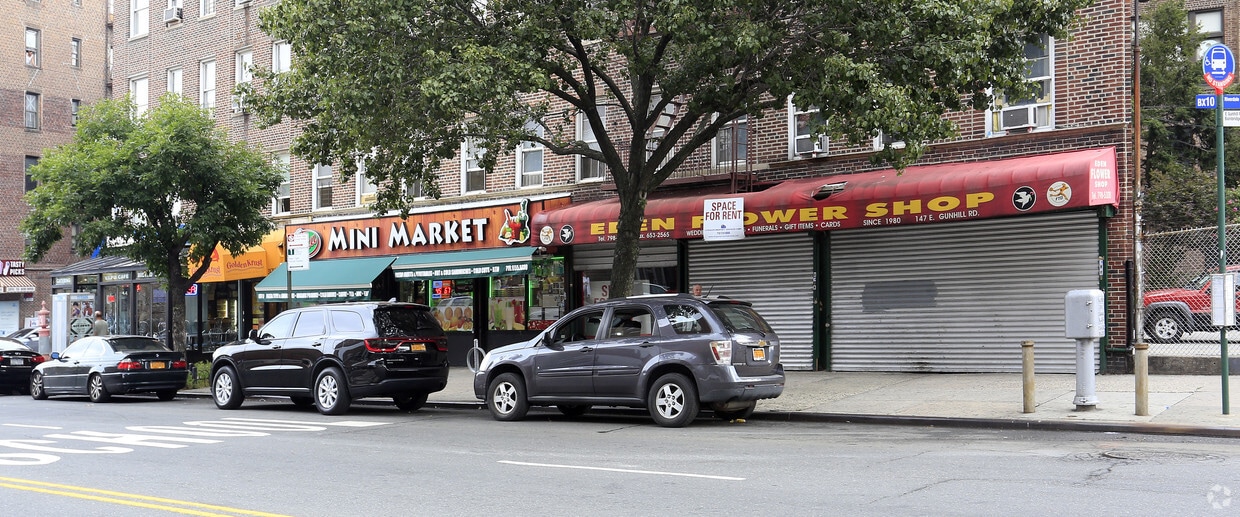 street level - 3504 Rochambeau Ave