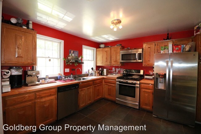 Building Photo - 5 br, 3 bath House - 1420 Billman Lane