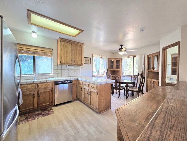 Building Photo - 1916 Pioneer Way