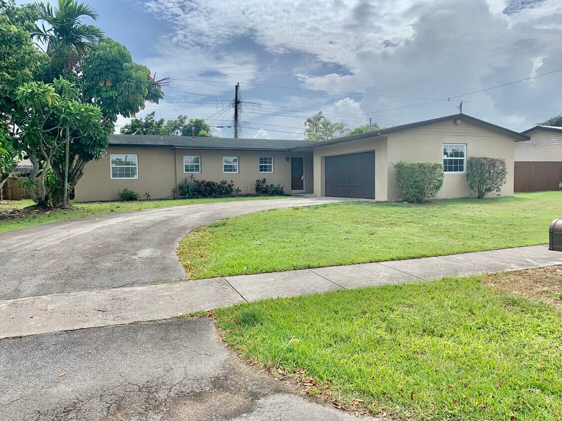 Primary Photo - 9798 SW 158th St