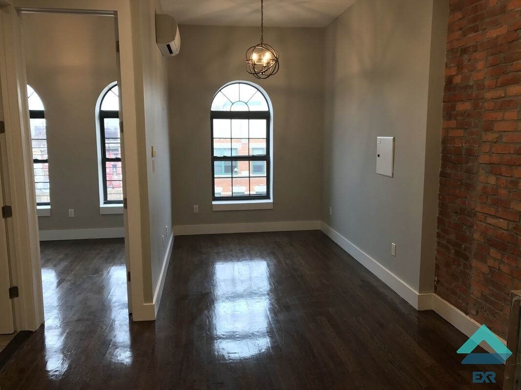 Primary Photo - 2164 Fulton St