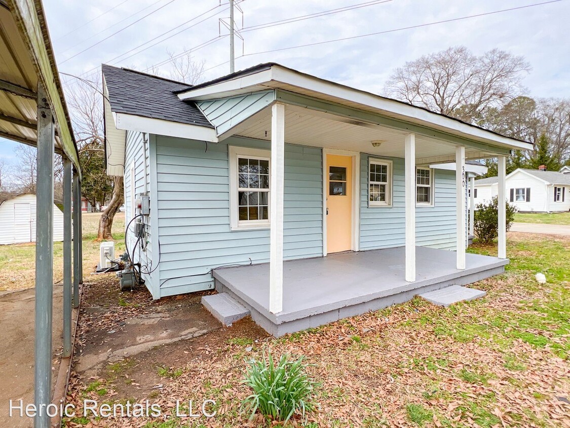 Foto principal - 2 br, 1 bath House - 300 Harvey Road