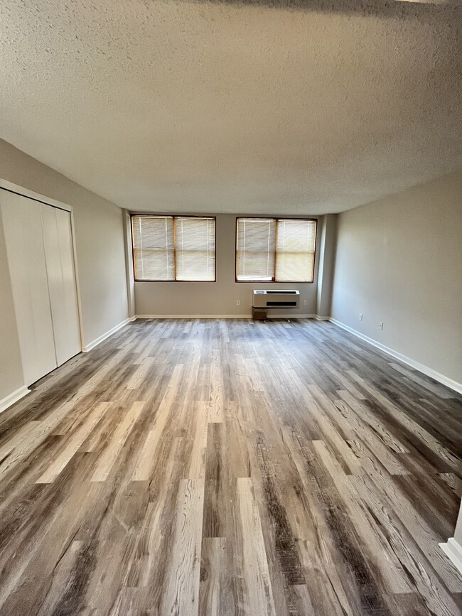 22-34 W 25th St 1N - 15 W 25th St