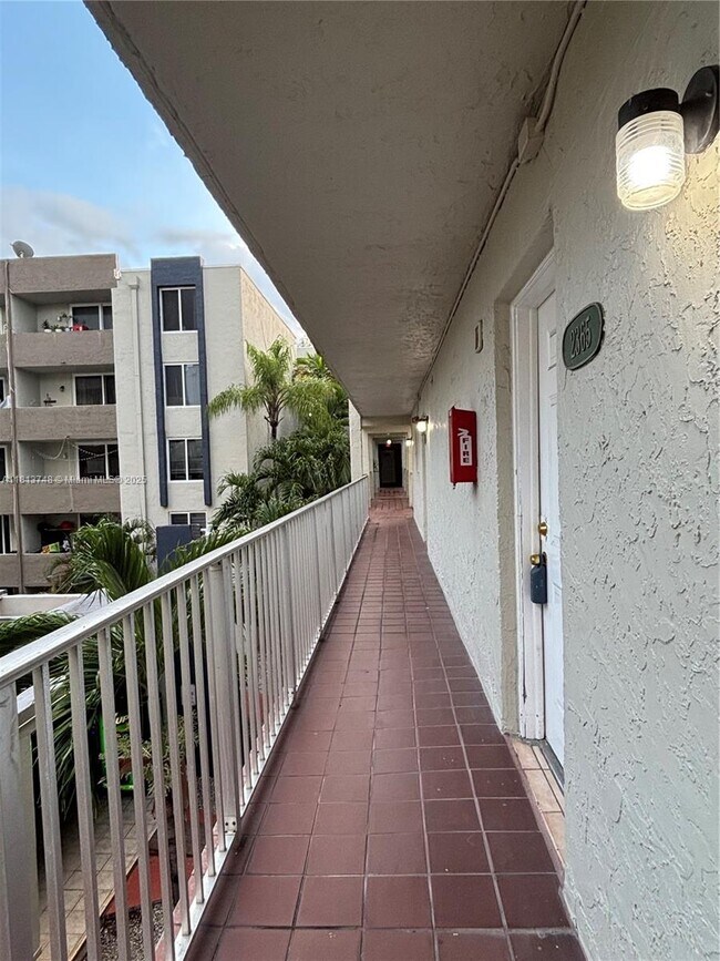 Foto del edificio - 10000 NW 80th Ct