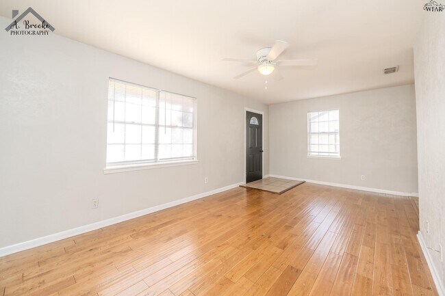 Foto del edificio - 2920 Featherston Ave