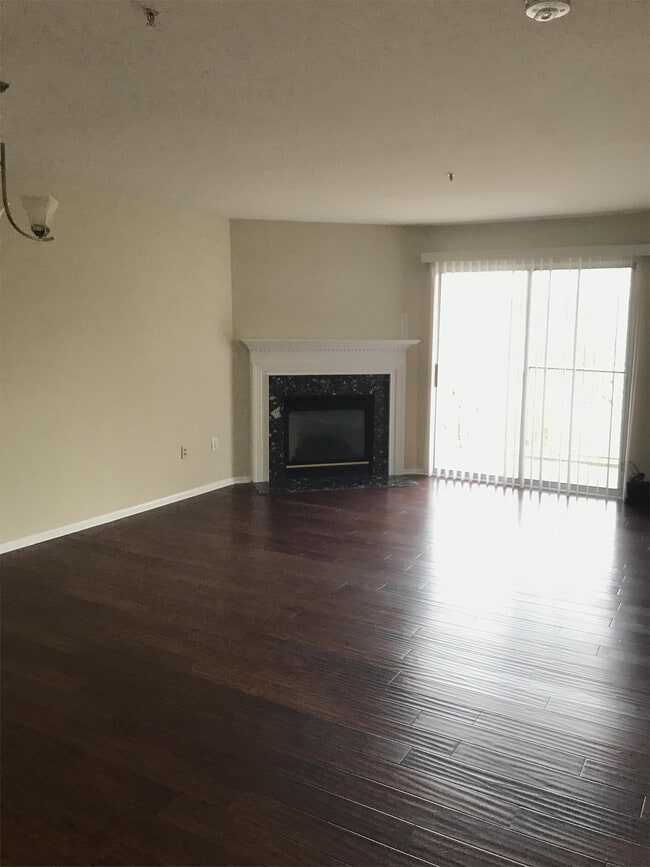 Building Photo - 14100 Farnsworth Ln