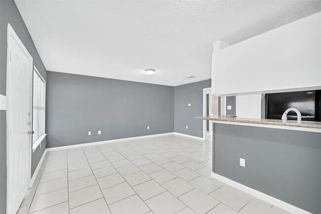 Building Photo - 6519 Sloan St