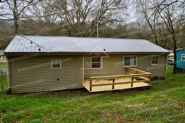 Building Photo - 5272 Usher Dr