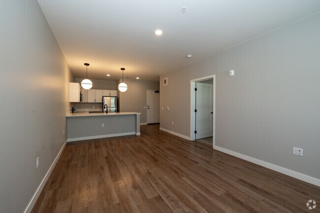 1HAB, 1BA - 652 ft² - Sala de estar y cocina - Talus - All utilities & parking included