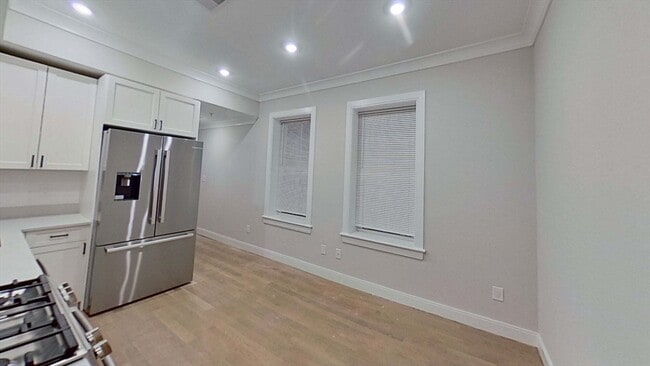 Foto del edificio - 48 Englewood Ave