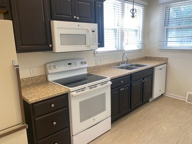 Photo - 222 Fairchild St House