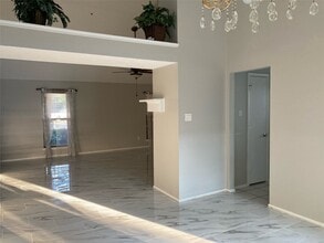 Building Photo - 3002 Avanti Ct