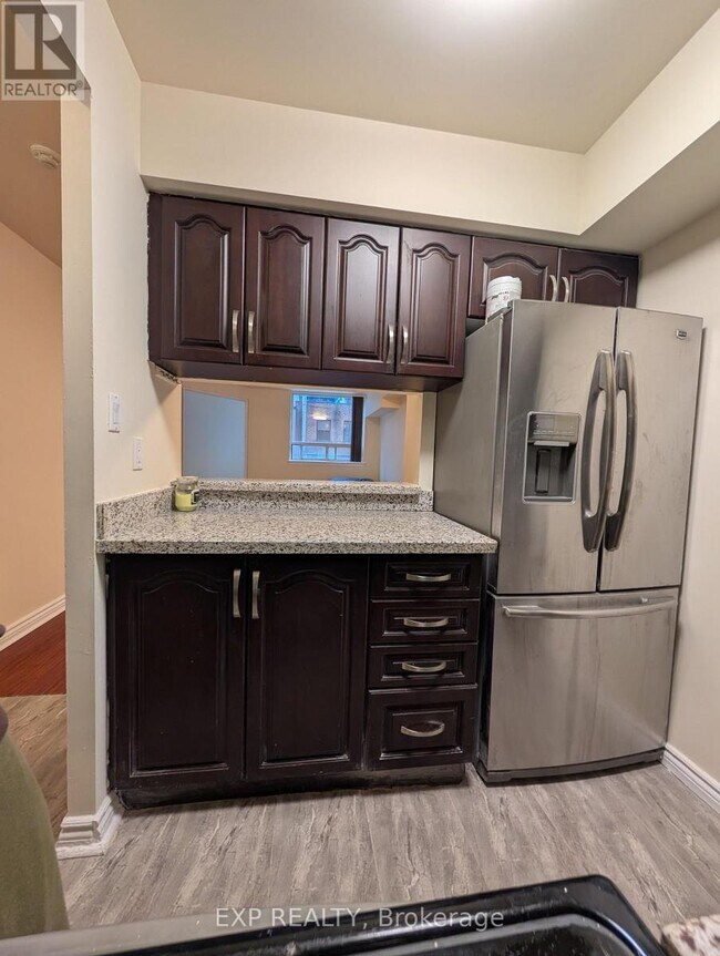 Photo du bâtiment - 633 Bay St.