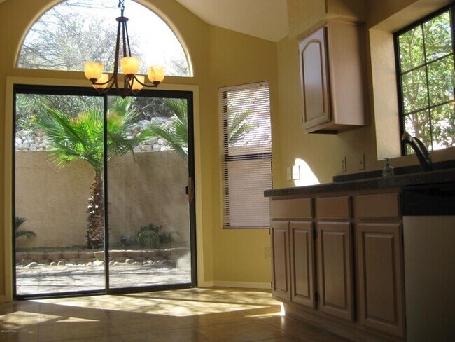 Foto del edificio - Bright & Peaceful Living in Oro Valley’s Gated Stoney Canyon