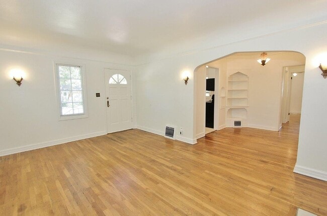 Building Photo - 1216 N 8th St