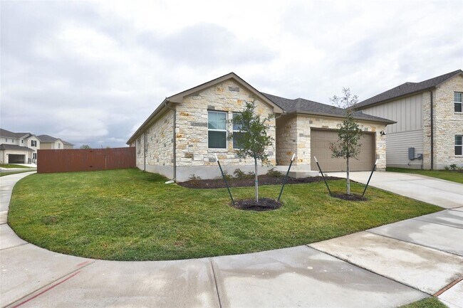 Building Photo - 201 Fairmeadow Downs Dr