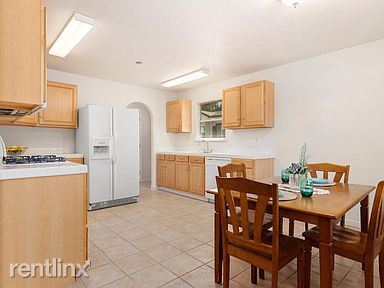 Building Photo - 3 br, 2 bath House - 668 1st St