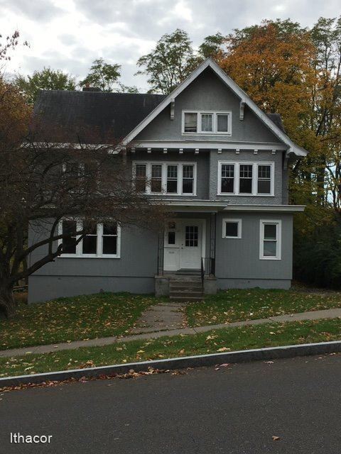 Primary Photo - 10 br, 3 bath House - 21 W. Court St