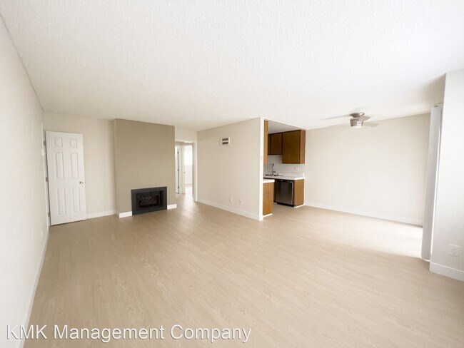 Building Photo - 2 br, 2 bath Apartment - 3760 & 3764 Delma...