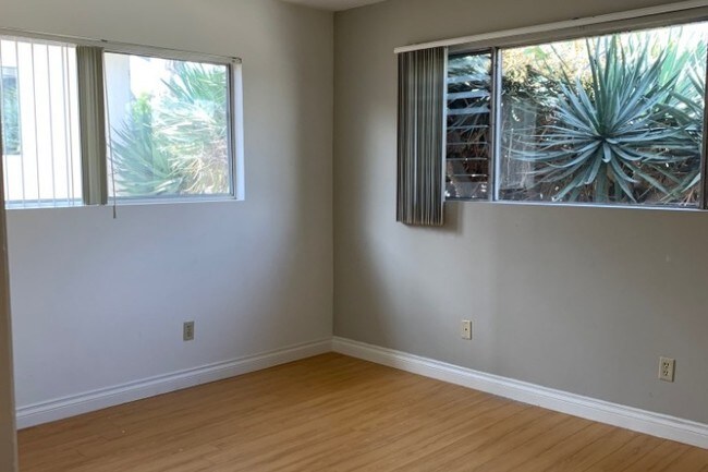 Building Photo - 1833 Corinth Ave