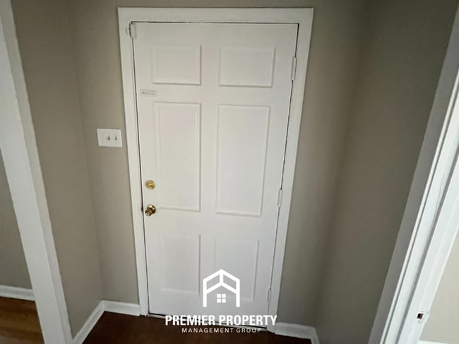 Photo - 1601 Favell Dr House