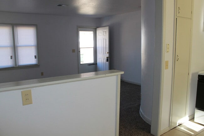 Building Photo - COMING SOON!! Less than 1 mile to Tinker!