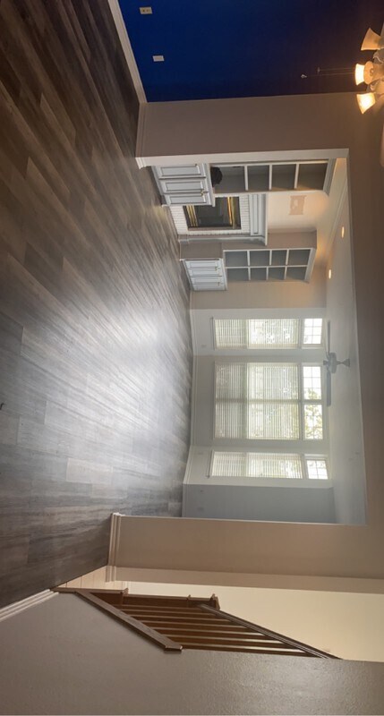 Foto del edificio - 121 W Lakeview Rd