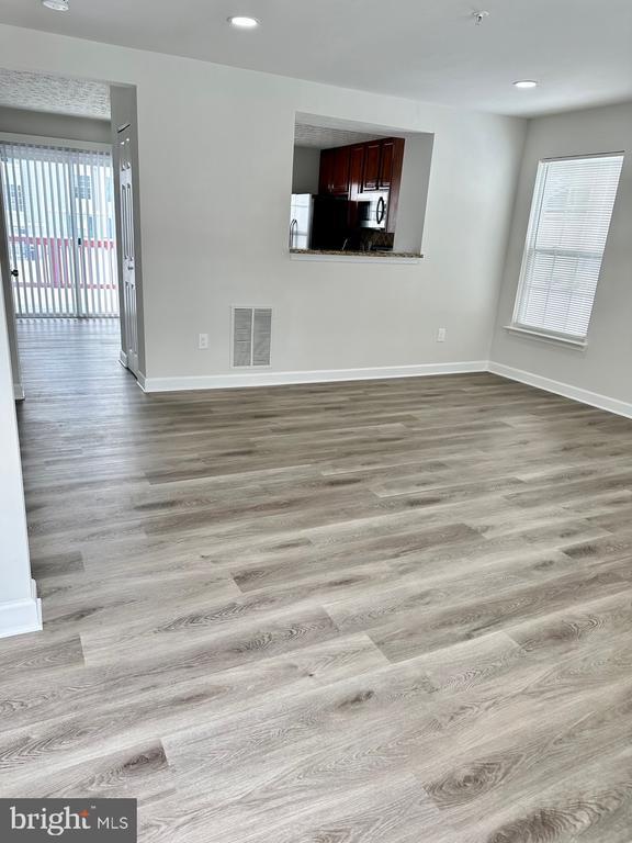 Building Photo - 18 Gemstone Ct