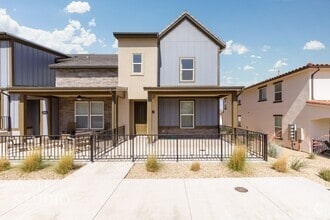Building Photo - 5652 S Garnet Dr