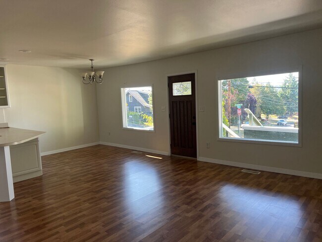 Foto del edificio - 3 bedroom, 1 bath Chehalis hillside home