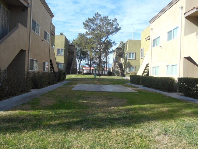 Foto del edificio - Beautiful Condo located in the heart of La...