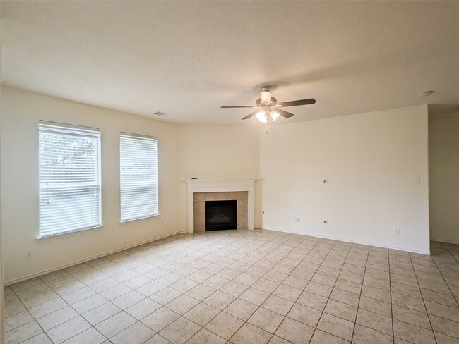 Foto del edificio - 6223 Summerfield Glade Ln