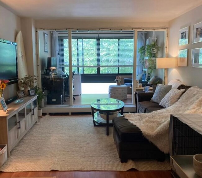 Building Photo - 18 Juniper St