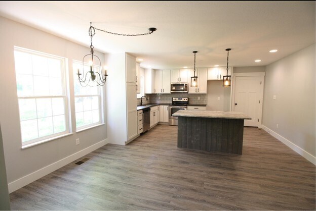 Foto del edificio - 7520 Jenkins Rd