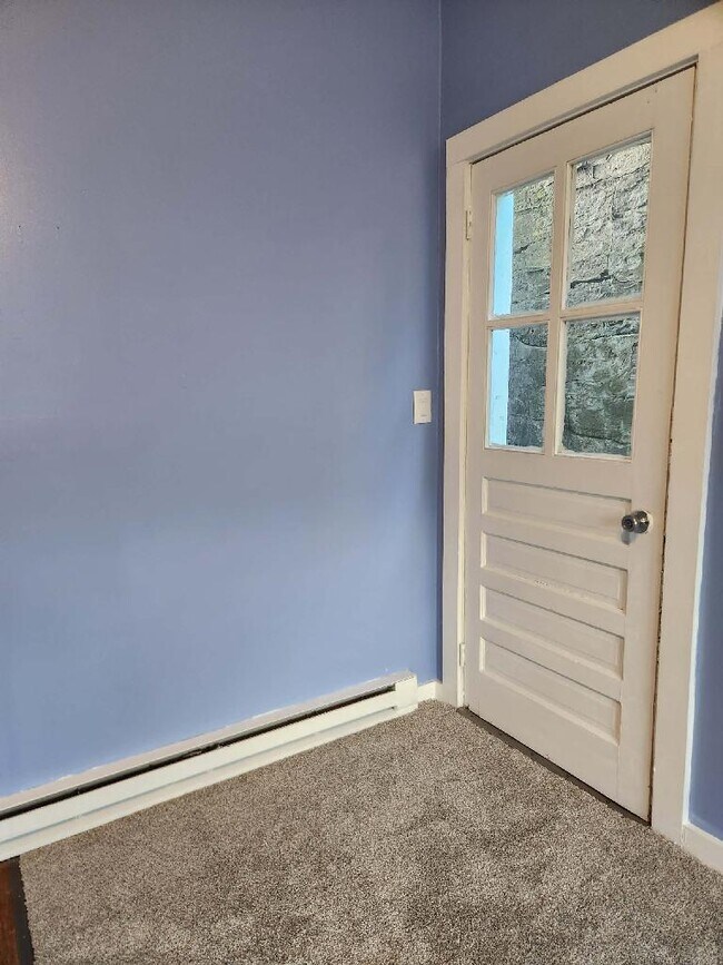 Puerta trasera (segunda) de la unidad - 607-615 Main St