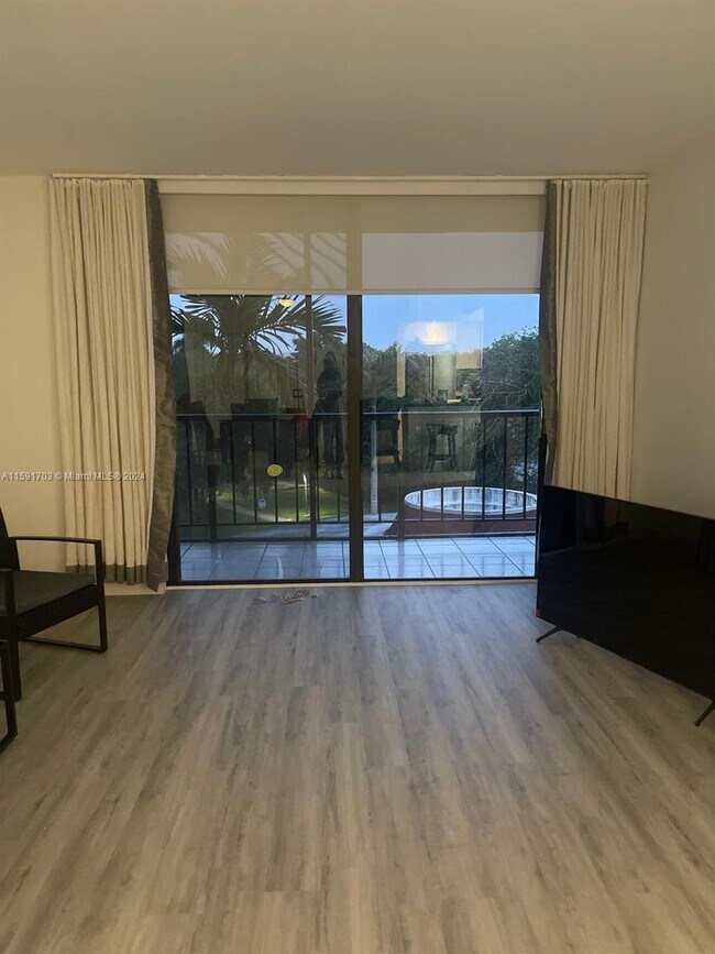 Foto del edificio - 9682 Fontainebleau Blvd