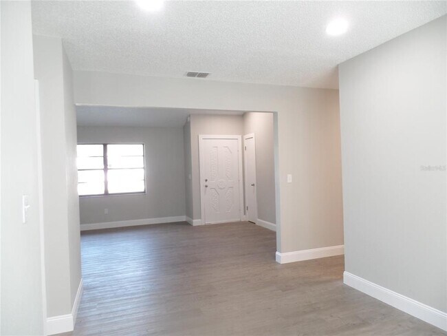 Foto del edificio - 4201 Shadow Wood Dr