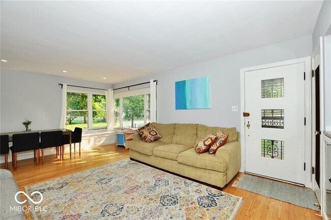 Foto del edificio - 5754 Primrose Ave