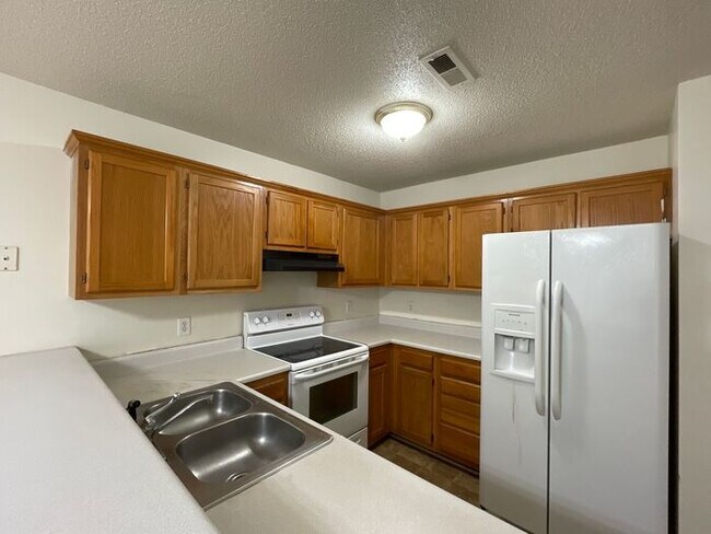 Foto del edificio - T.R. Lawing Realty Property