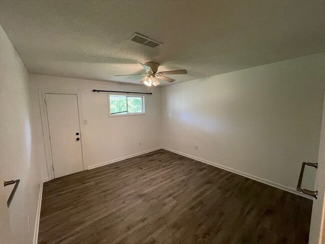 Building Photo - 3312 Northview Dr